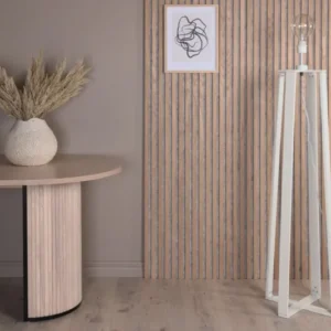 Stehlampe „Paris“ – zeitlose Eleganz mit Holzbeinen und hellem Schirm