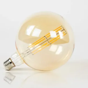 LED-Glühlampe Marty – G150-E27 mit amberfarbenem Glas