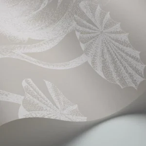 Cole and Son - Tapete Lily Wallpaper-Tapeten-Cole & Son-Chalk auf Taupe S69/3110-TOJU Interior