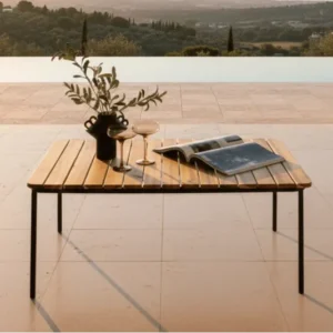 Garten Couchtisch Berit - Mit Tischplatte aus Akazie in Natur-Optik