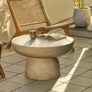 Garten Couchtisch Stonea – in skulpturaler Form aus Faserlehm in Grau