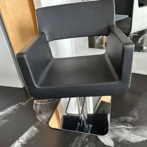 Ausstellungsstück 115 Friseurstuhl– Nur 1 Stück verfügbar