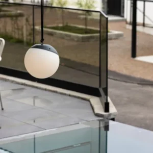 Outdoor-Pendelleuchte „Ilona" – batteriebetrieben aus Kunststoff in Schwarz-Weiß